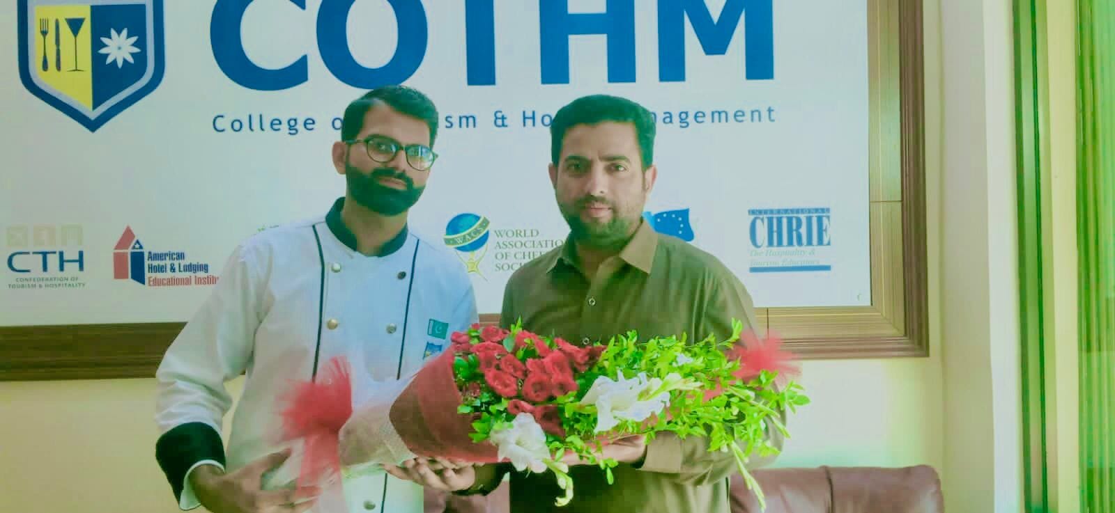 Renowned Vocalist Shabir Shahid Honored at Kohat College's Poetry Gathering in Sahiwal